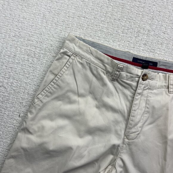 Tommy Hilfiger Shorts Mens 34 Beige Chino Bermuda Flat Front Casual Modern Fit - Picture 2 of 13